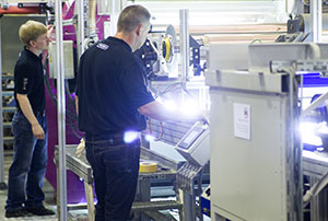 service-und-ersatzteile-bildergalerie-entwicklungsservice-im-technikum-2-300x202